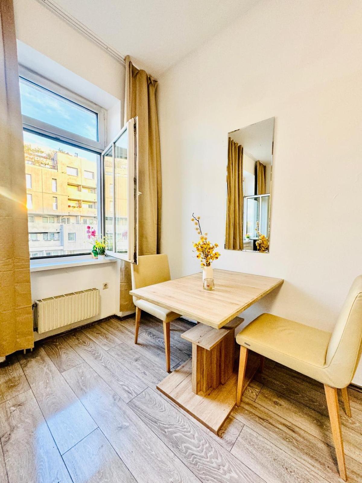 Comfy 3br In A Shared Apt, 10min To Fac Platz Apartamento