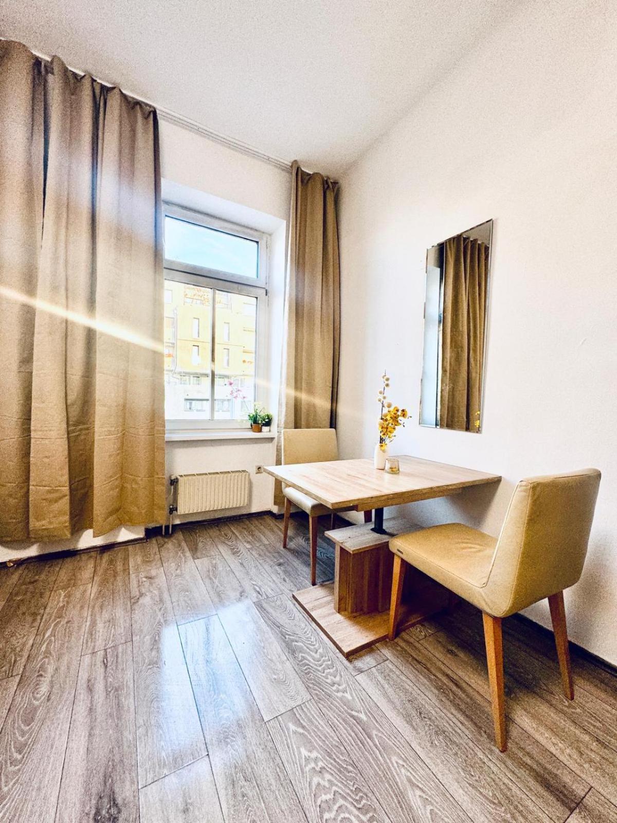 Comfy 3br In A Shared Apt, 10min To Fac Platz Apartamento