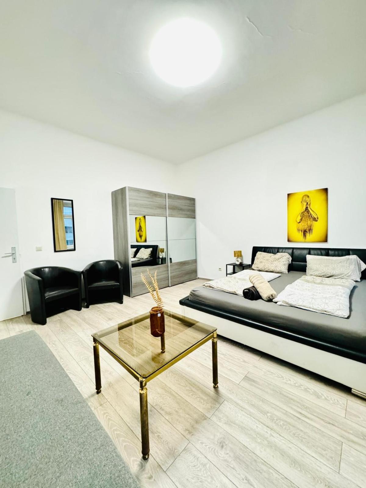 Comfy 3br In A Shared Apt, 10min To Fac Platz Apartamento